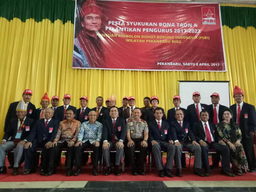 Gelar Bona Taon, Gubri Resmi Lantik 7 Pengurus PSBI Riau